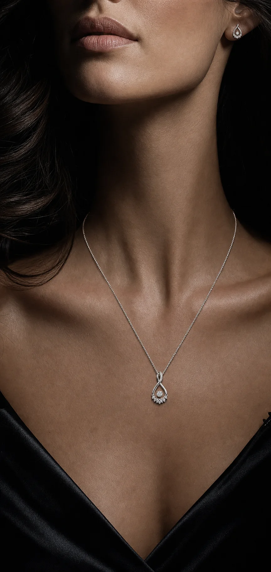 Tiara campaign pendant